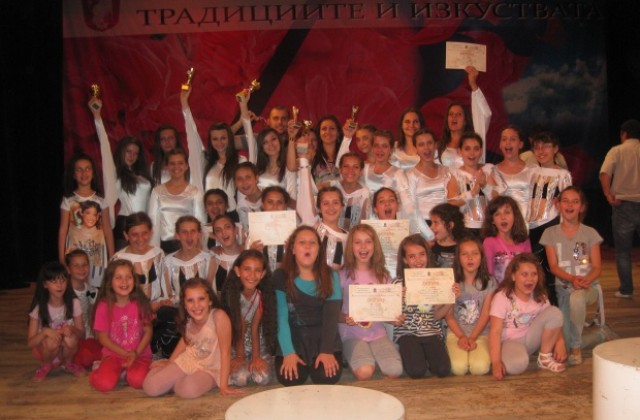 Балет Меджик със седем купи от фестивал в Казанлък