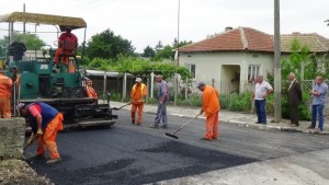 Ремонтират уличната мрежа в села на община ГенТошево