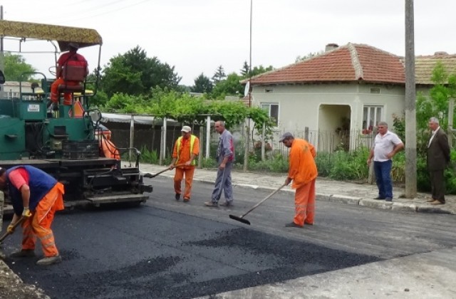 Ремонтират уличната мрежа в села на община Ген.Тошево