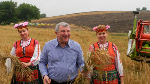 Министър Греков откри жътвената кампания край Д Оряховица очаква добра