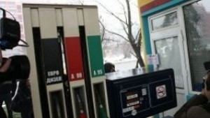 Пистолет за гориво потроши варненка