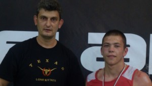 Боксьорът Здравко Попов взе титлата в категория до 64 кг