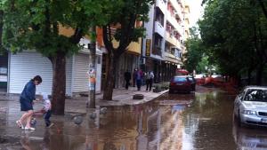 Наводнени подлези и паднали клони в София след бурята