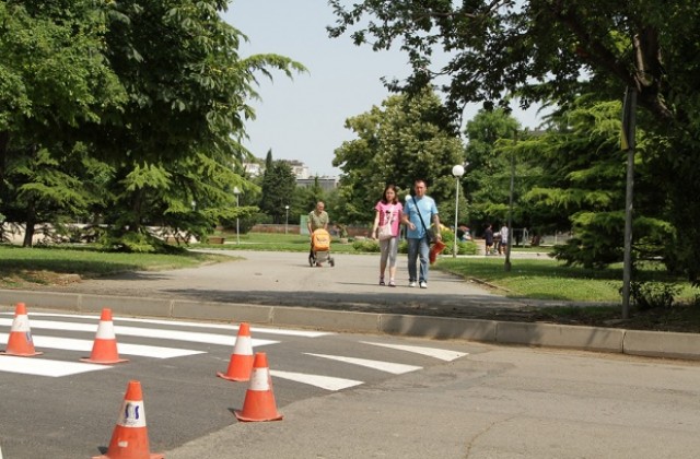 Община Стара Загора обезопасява движението на пешеходци по улиците в града
