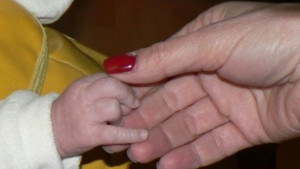 Една от двойките получили подкрепа за инвитро процедура очаква тризнаци