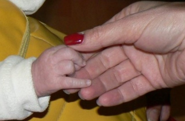 Една от двойките, получили подкрепа за ин-витро процедура, очаква тризнаци