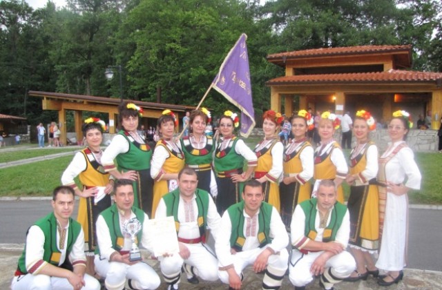 Търновска царица се завърна с приз от фолклорен фестивал в Рила