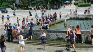 Водни войни на площад Възраждане в четвъртък