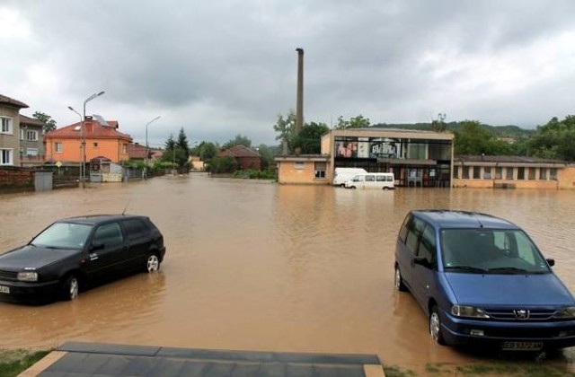СНИМКИ: Отмениха бедственото положение в Дряново