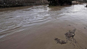 Нивото на Янтра край В Търново спада разчистват Южния пътен