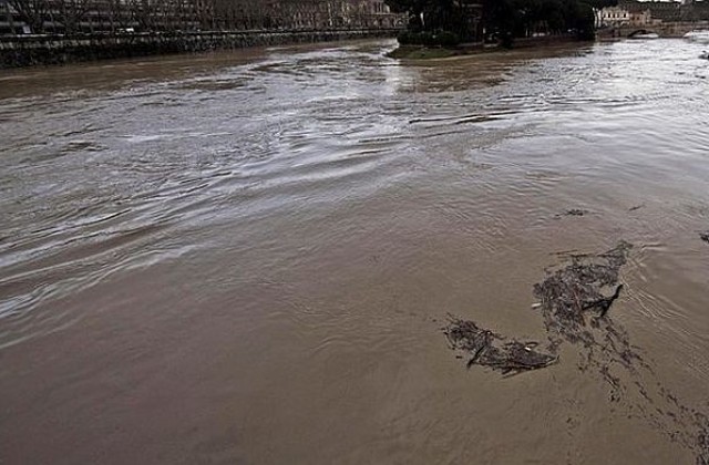 Нивото на Янтра край В. Търново спада, разчистват Южния пътен възел