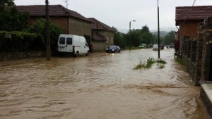 В Горна Росица Батошево и Шумата деретата преляха и наводниха