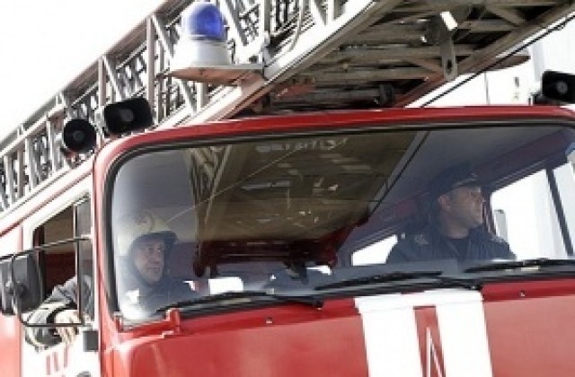 Над 100 души са евакуирали пожарникарите в Добричко