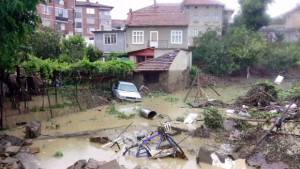 Девет селища са без ток водолаз и военна техника спасиха