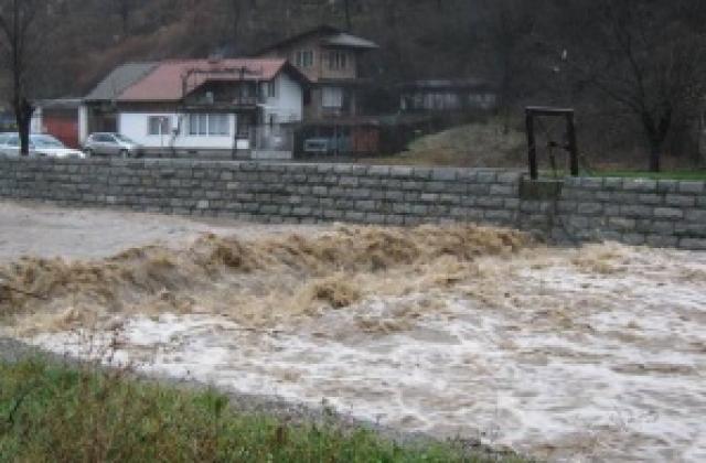 Нивата на реките и водоемите в община Дупница са под постоянно наблюдение