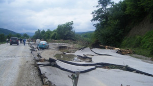 Погром в прохода на Републиката СНИМКИ