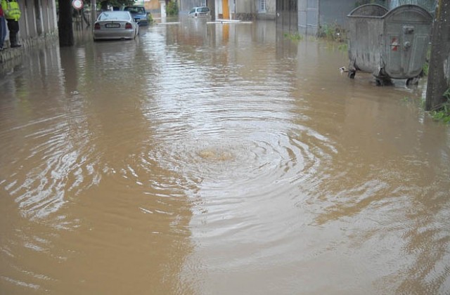 Два язовира преляха в Добричко, в Албена са наводнени 6 хотела