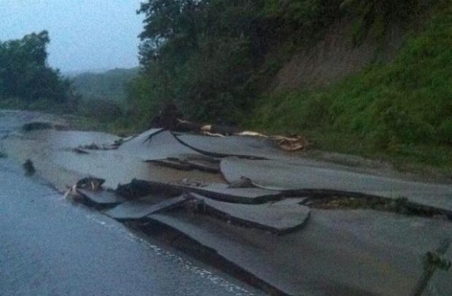 Спряха Хаинбоаз, движението се пренасочва през Шипка