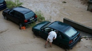 Центрове за работа с доброволци продължават да събират помощи за
