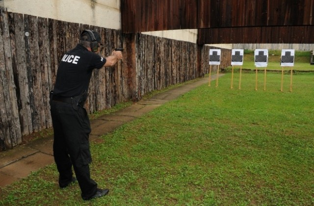 Габровските полицаи най-добри в стрелбата с пистолет