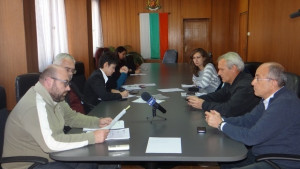 Помощ за лечение на дете и млада жена