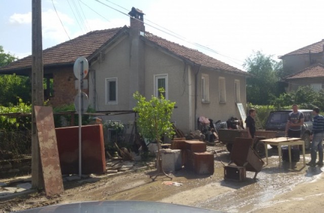 Четири комисии описват щетите от наводненията на място, целта е да се пести време на засегнатите