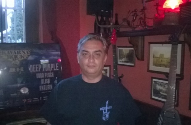 Кметът на Каварна откри рок изложба в Стара Загора