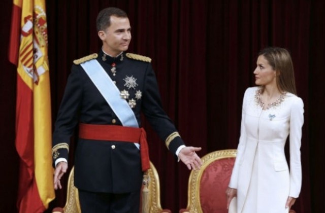 Испанците искат новият крал Фелипе VI да има по-голяма роля в политиката
