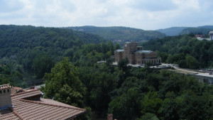 Слънчево и топло