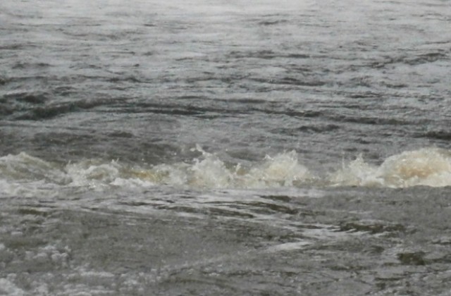 Контролирано изпускане на яз. Христо Смирненски, опасност за населението няма