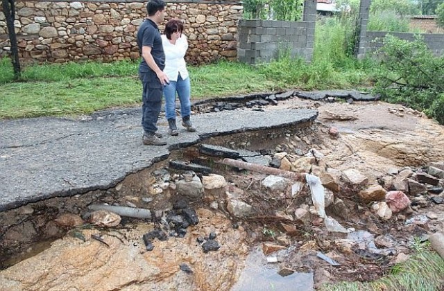 Събират помощи за наводнените в село Турия