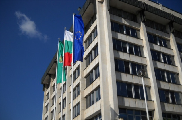 Изпращаме три самосвала на помощ във Варна