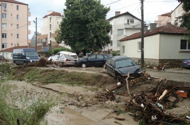 Пари от благотворителен бал в Търговище даряват на пострадалите от наводнението във Варна