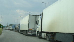 Преговаряме с Гърция за регистрационните талони на автомобилите преминаващи границата