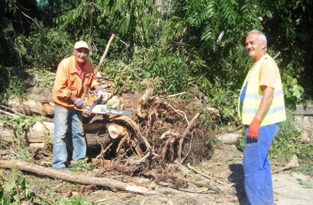 Килифарево и Дебелец четири дни след водната стихия (снимки)