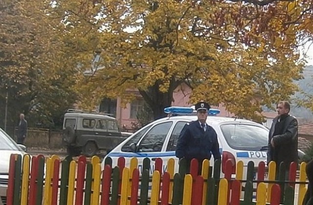 Арестуваха петима в Банско