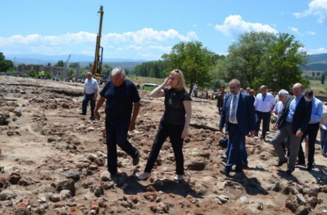 Министър Терзиева: Работата по строителството на Лот 2 на автомагистрала „Струма върви по график