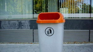 Подменят съдовете за битови отпадъци във В Търново