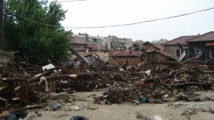 Съветници спориха как и колко да дарят на пострадалите от