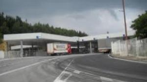 Задържаха недекларирани 27 500 долара на ГКПП Гюешево