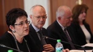 Умуват пак да се удържа авансово данъкът за последното тримесечие