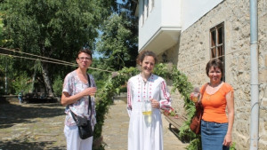 В туристическия център в Елена посрещнаха гости на Еньовден