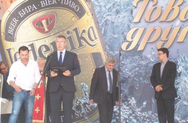 Леденика се завърна. Кметът Аспарухов: Пийте бирата като лекарство, правено на Еньовден!