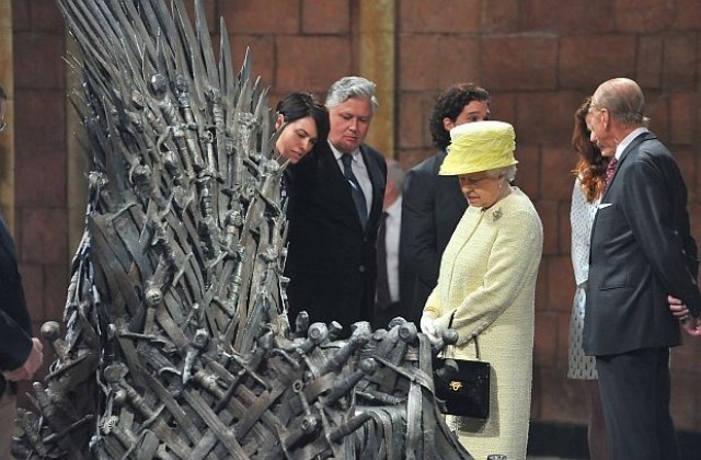 Кралица Елизабет Втора се включи в „Играта на тронове“