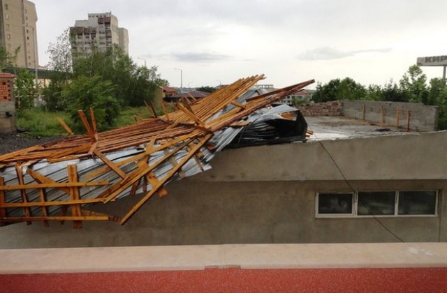 Силен дъжд причини щети в Плевен и Ловеч
