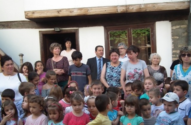 Отпразнуваха Еньовден в Дандоловите къщи