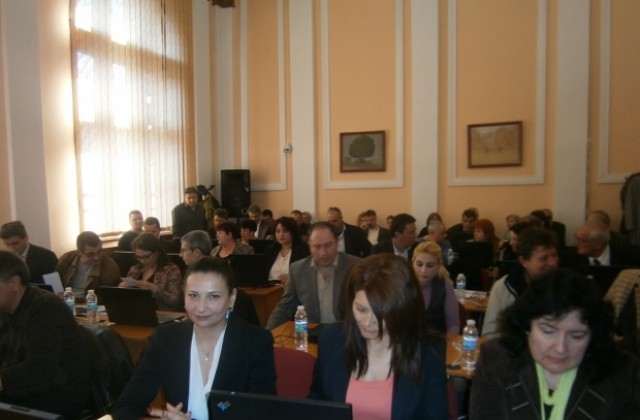 Промени в работното време на питейните заведения и отпускане на средства за селата на сесията в Кюстендил