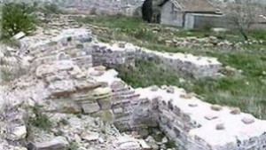 Основа на ранносредновековно жилищно помещение откриха археолозите в крепостта Туида