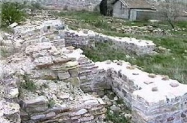 Основа на ранносредновековно жилищно помещение откриха археолозите в крепостта  „ Туида“