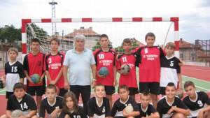 Модерна спортна площадка откриха в гр Мездра